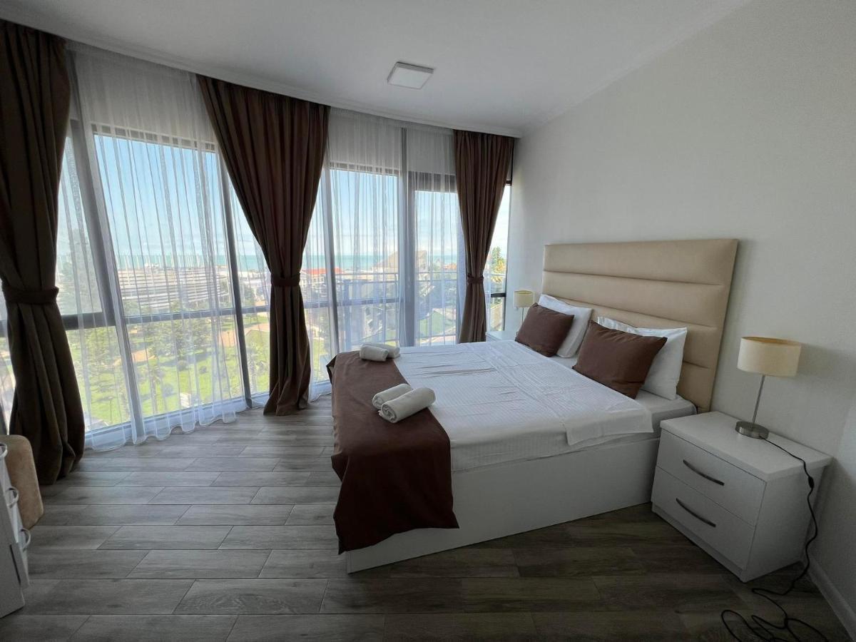 Holiday Premium Apartments Батуми Екстериор снимка