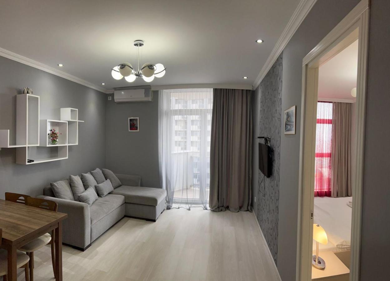 Holiday Premium Apartments Батуми Екстериор снимка