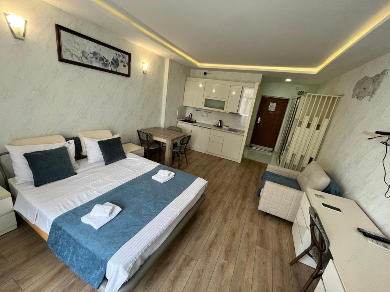 Holiday Premium Apartments Батуми Екстериор снимка