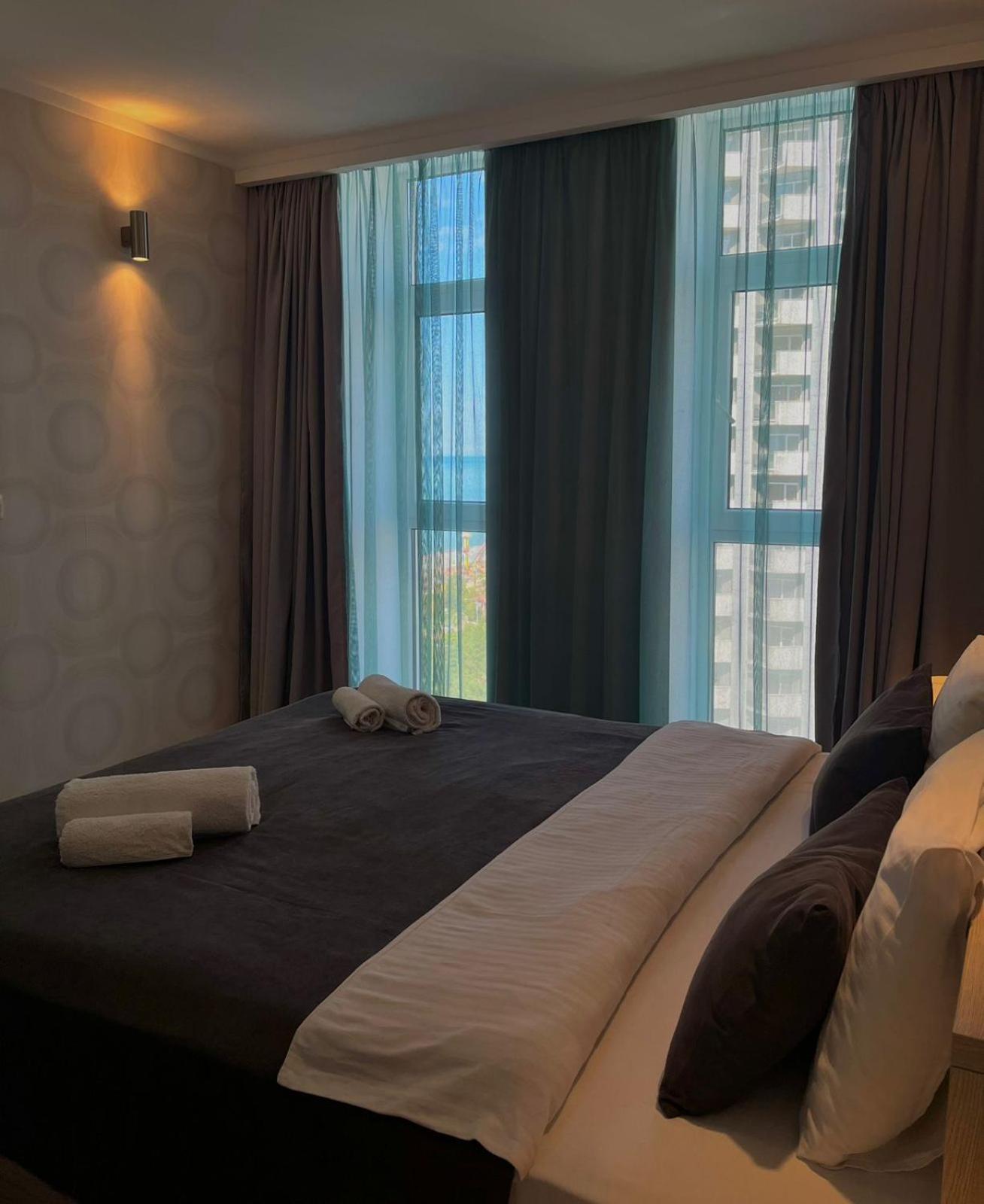 Holiday Premium Apartments Батуми Екстериор снимка