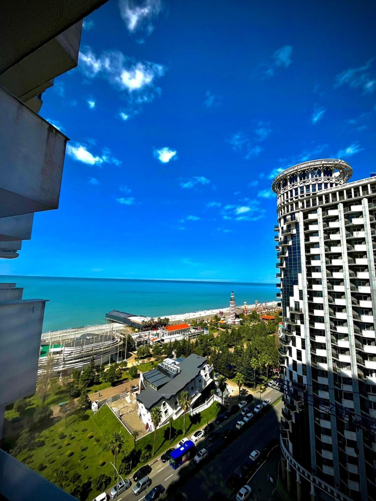 Holiday Premium Apartments Батуми Екстериор снимка