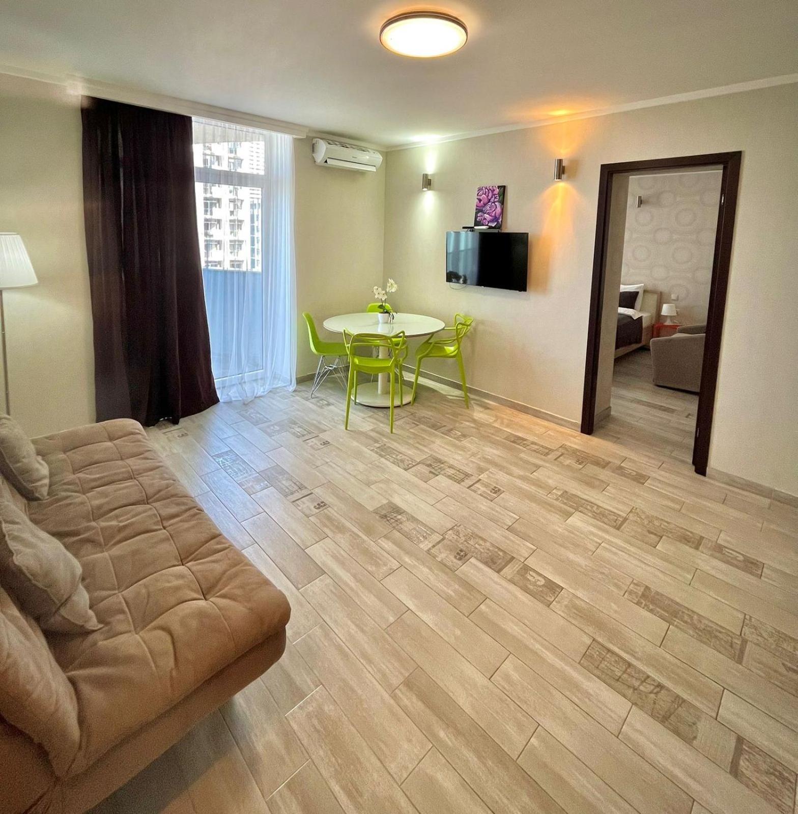 Holiday Premium Apartments Батуми Екстериор снимка