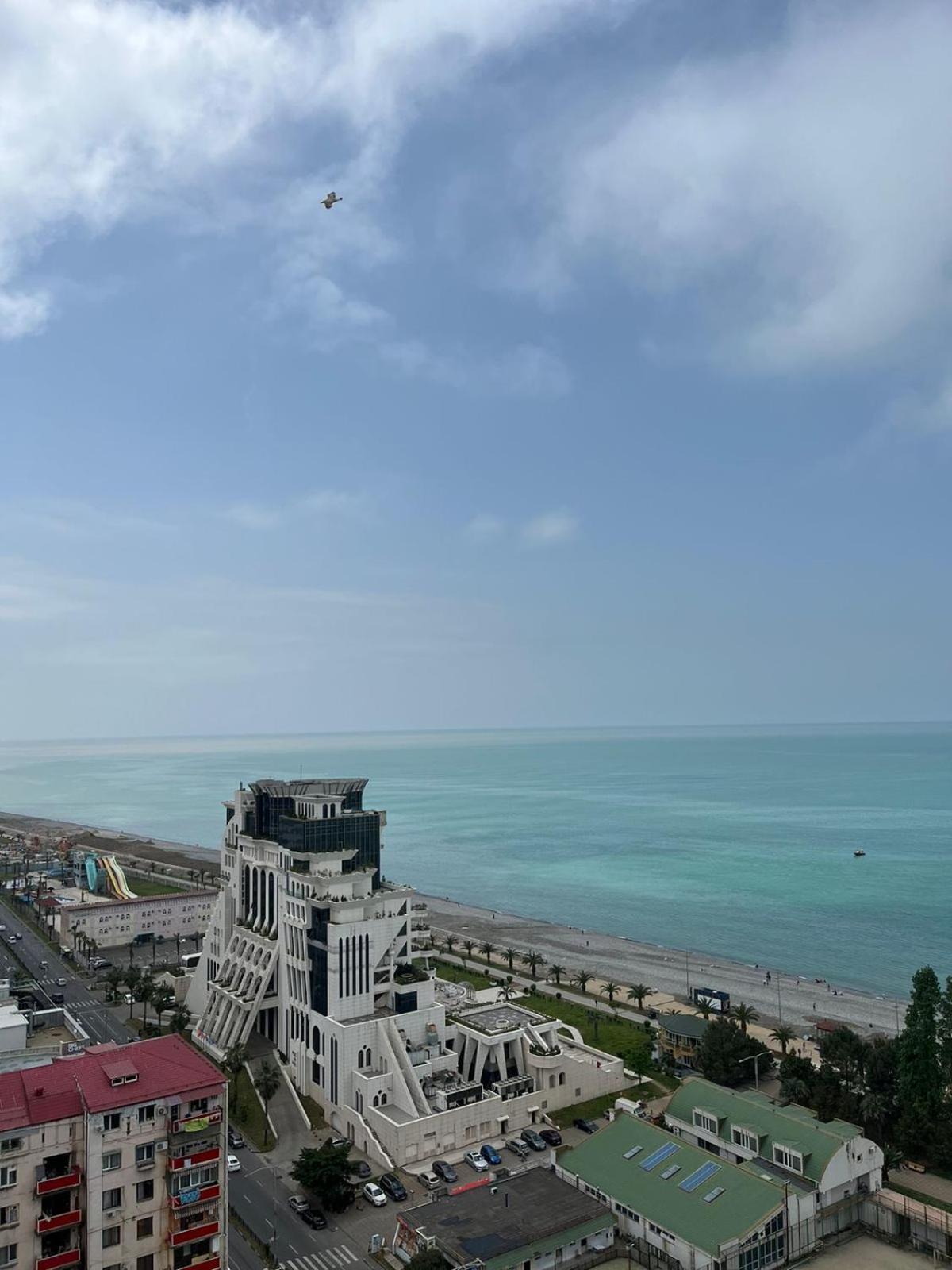Holiday Premium Apartments Батуми Екстериор снимка