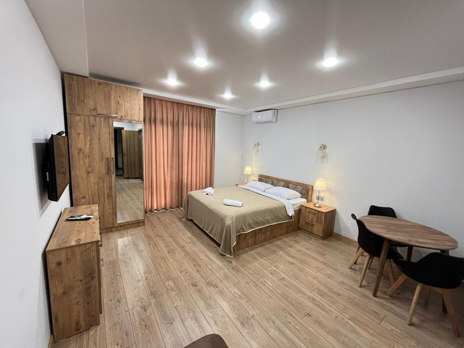 Holiday Premium Apartments Батуми Екстериор снимка