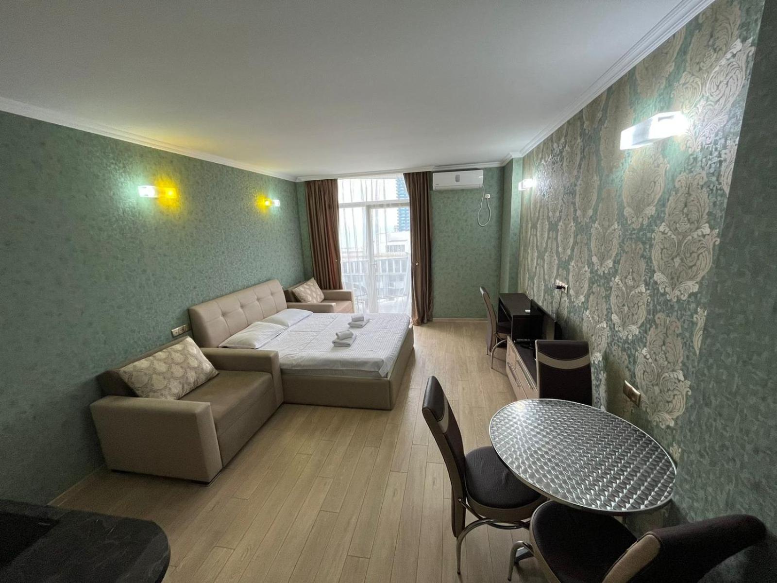 Holiday Premium Apartments Батуми Екстериор снимка