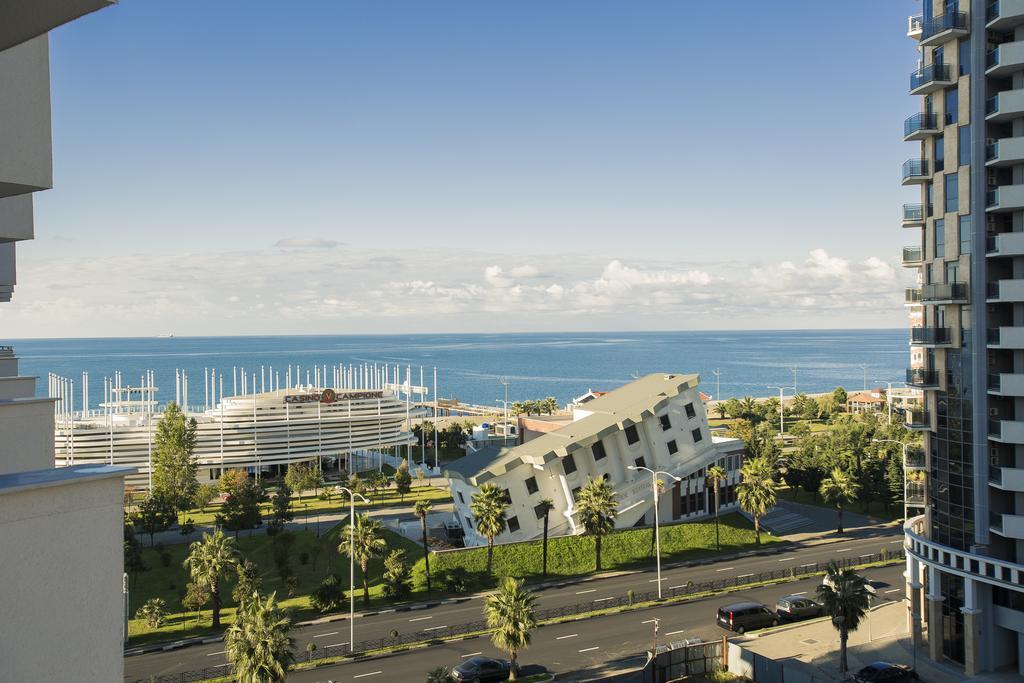 Holiday Premium Apartments Батуми Екстериор снимка