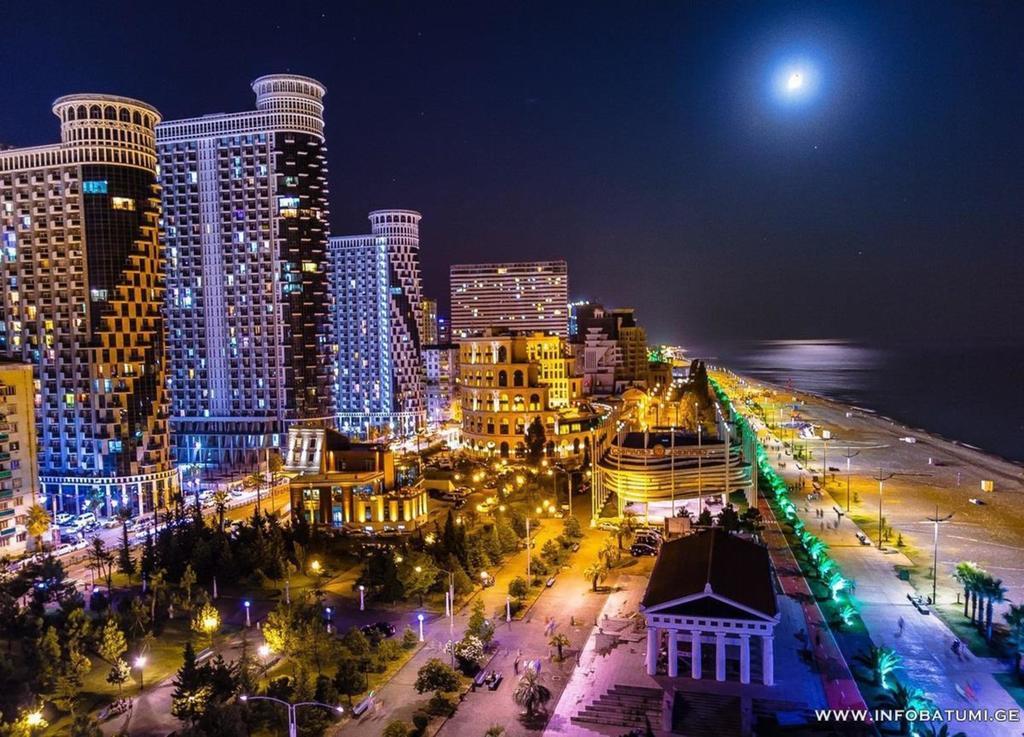 Holiday Premium Apartments Батуми Екстериор снимка