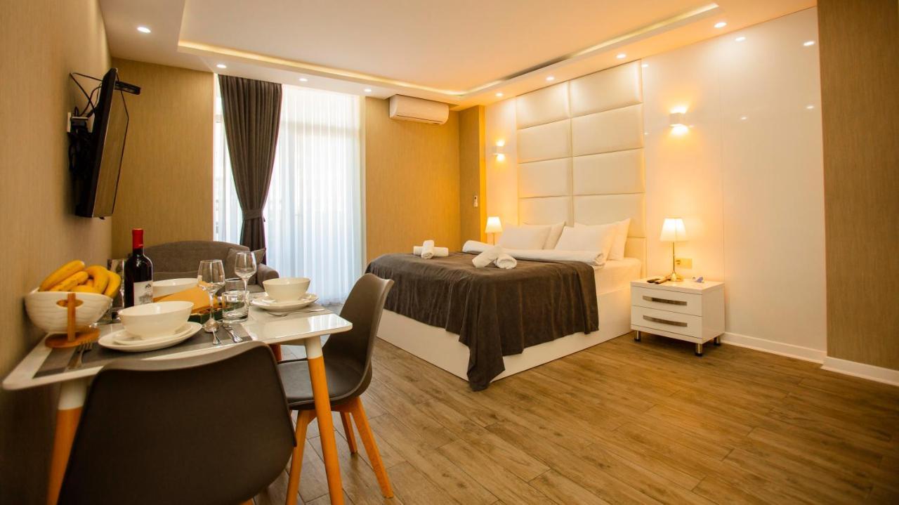 Holiday Premium Apartments Батуми Екстериор снимка